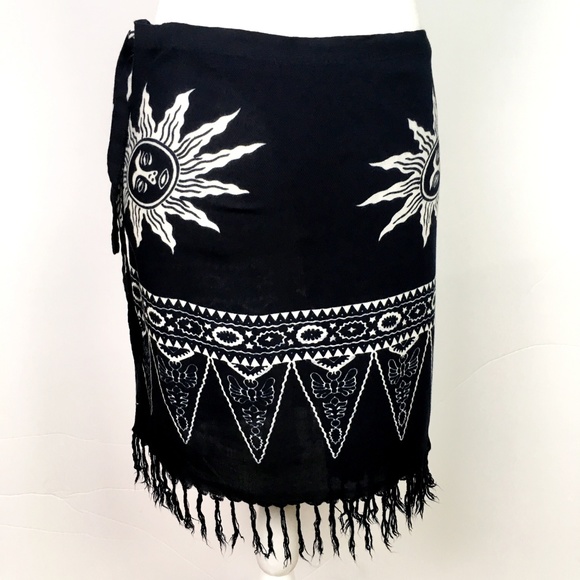 Fata Morgana Other - Fata Morgana Black/White Graphic Swim Sarong M